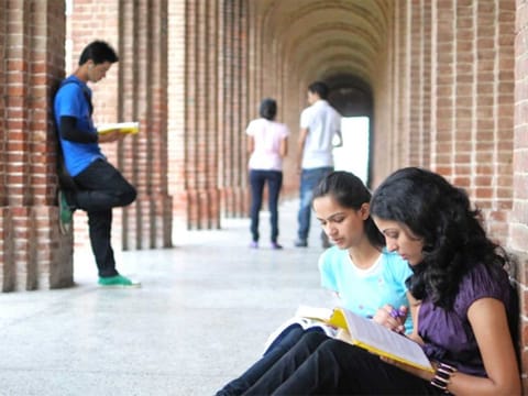 Over the past decade, the UAE’s scholarship landscape has expanded dramatically, with government, private, and institutional programmes offering more than 10,000 scholarships annually to Emirati and expatriate students alike.
