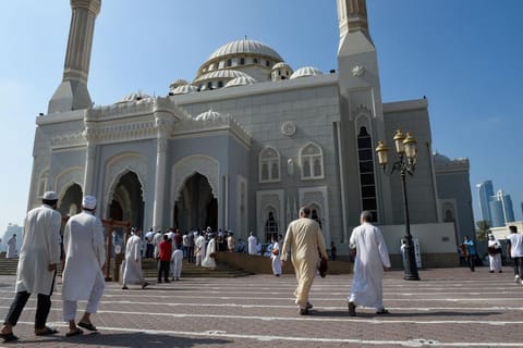 Khutbah says faith, unity and remembrance of Allah bring life to households.