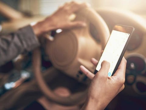 Dh800 fine for using phones while driving in UAE