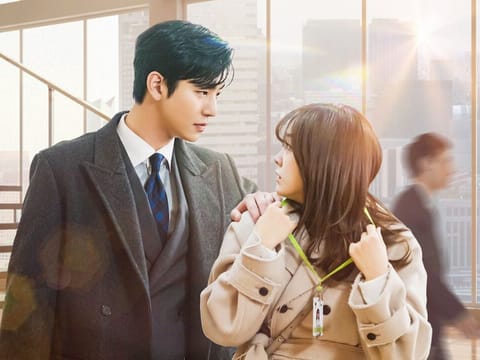 Business Proposal stars Ahn Hyo Seop and Kim Sejeong. 