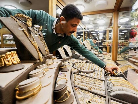 The Dubai gold rate for 22K traded at Dh369.75 a gram, down from recent levels of Dh374–Dh376.