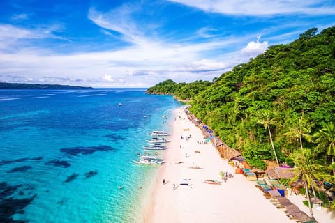 Visa-friendly entry and direct flights from the UAE make the Philippines an easy choice for families and adventure seekers.