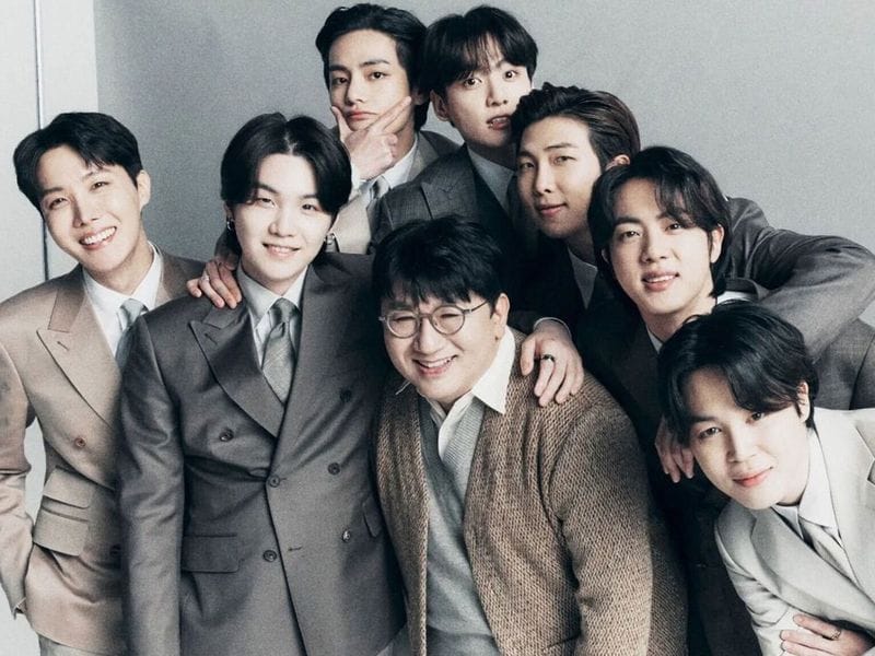 BTS members with Bang Si-hyuk.