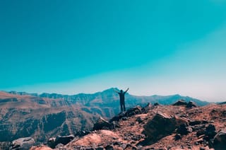 7 UAE hiking trails for expert trekkers chasing views and adrenaline 
