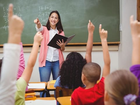 ADEK also announced the implementation of a program aimed at familiarizing new and foreign teachers and school staff with Emirati culture, customs, and traditions.