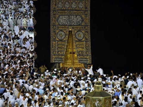 The ministry had earlier set the 1st of Dhul Qada, corresponding to April 19, as the deadline for pilgrims on Umrah visas to leave the Kingdom. 
