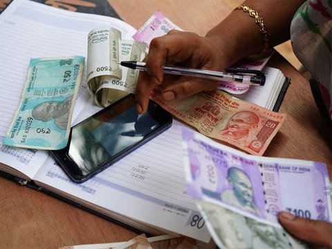 Last week, rupee was rangebound to close at 74.31 to a US dollar. 