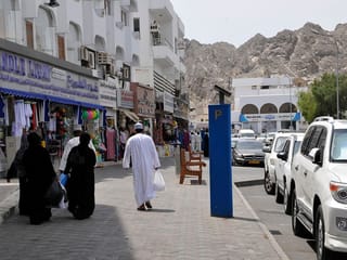 Oman: All foreign businesses must hire at least one Omani employee 