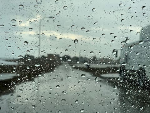 The forecast indicates the development of cumulus clouds accompanied by rainfall