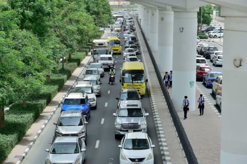 UAE traffic got you snacking? Expert tips to stay healthy and beat cravings on the go