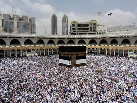 The season officially began on Dhul Hijjah 14, with visa services facilitated through Nusuk, the Kingdom’s digital platform for pilgrimage services. 