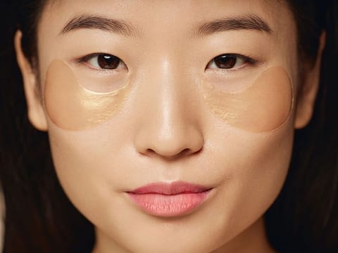 Under-eye patches are a fun way to quickly improve the appearance of your eyes, reduce puffiness, and brighten the skin before an important work event or social gathering.