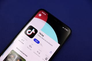 New TikTok features: Send voice messages and share photos in private chats