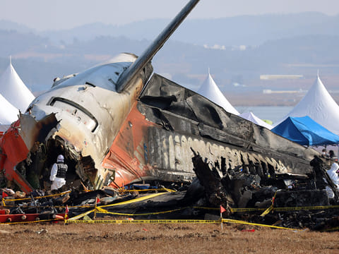 Investigators say cockpit data shows pilots may have turned off a functioning engine during emergency landing attempt