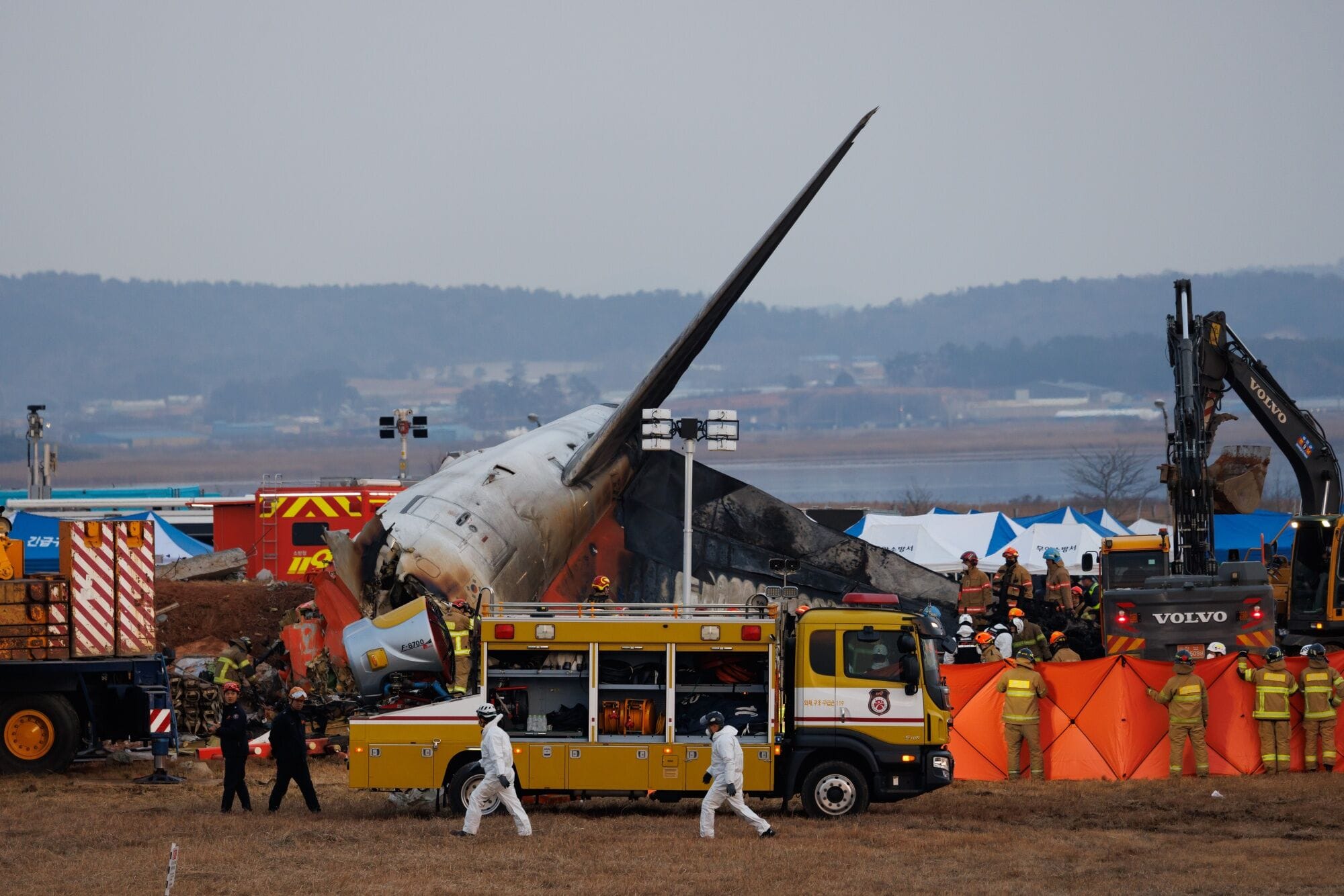 South Korean and American investigators are still probing the cause of the crash