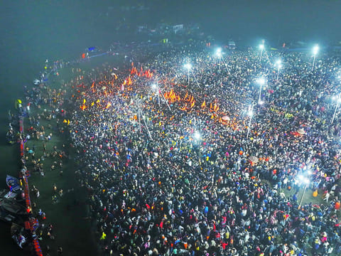 Organisers say that they are using a network of cameras and overhead drones, with AI systems crunching data to calculate the number of devotees.