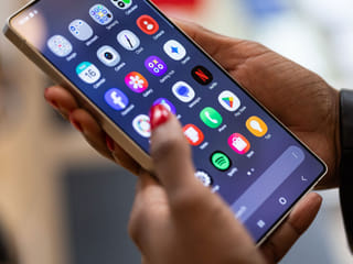 New Galaxy S25 gives Samsung a boost, shares jump amid tariff jitters