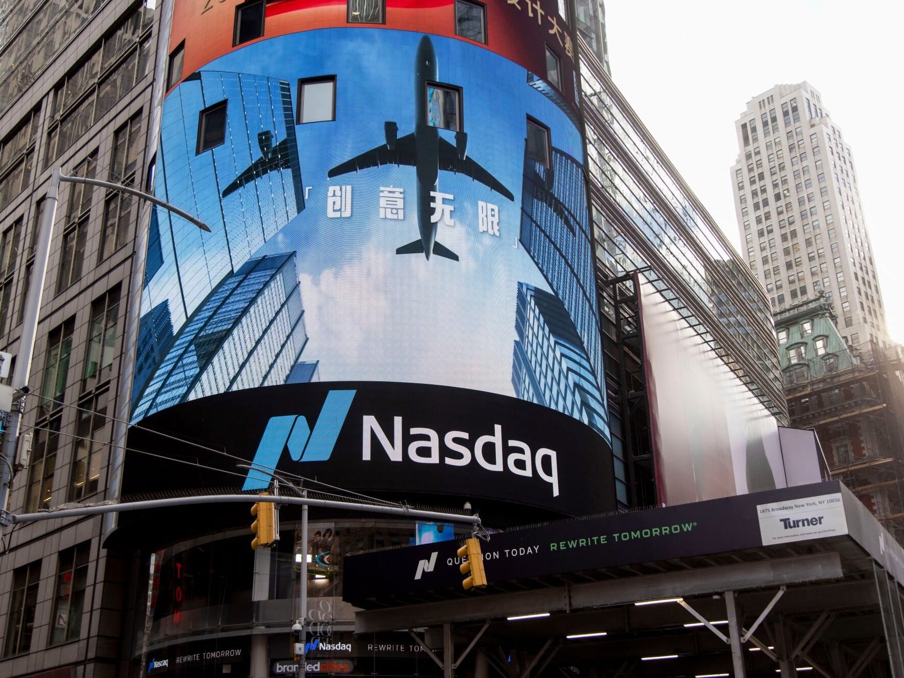 The declines in US futures come at the start of a big week for earnings from major tech companies including Microsoft Corp. and Apple Inc.
