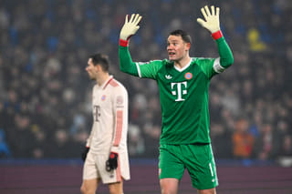 Manuel Neuer signs new Bayern contract to 2026