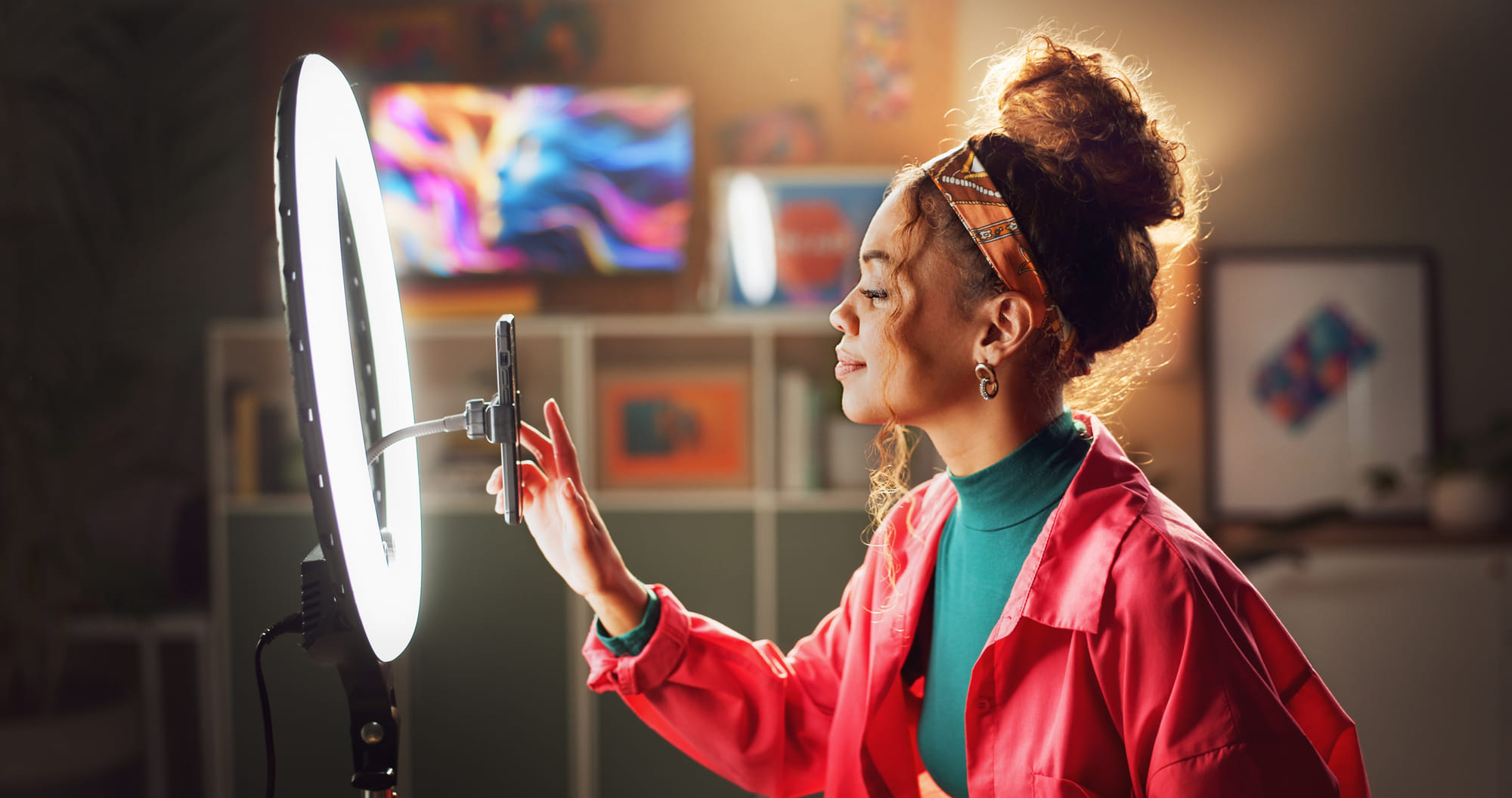 The new visa offers support for digital storytellers, social media influencers, and creative professionals to live, work, and innovate in the UAE without the need for a sponsor. Creators HQ streamlines the application process and provides comprehensive relocation and business setup services.