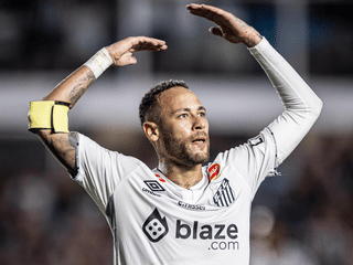 Neymar scores heroic hat trick through pain to save Santos — fans on X react
