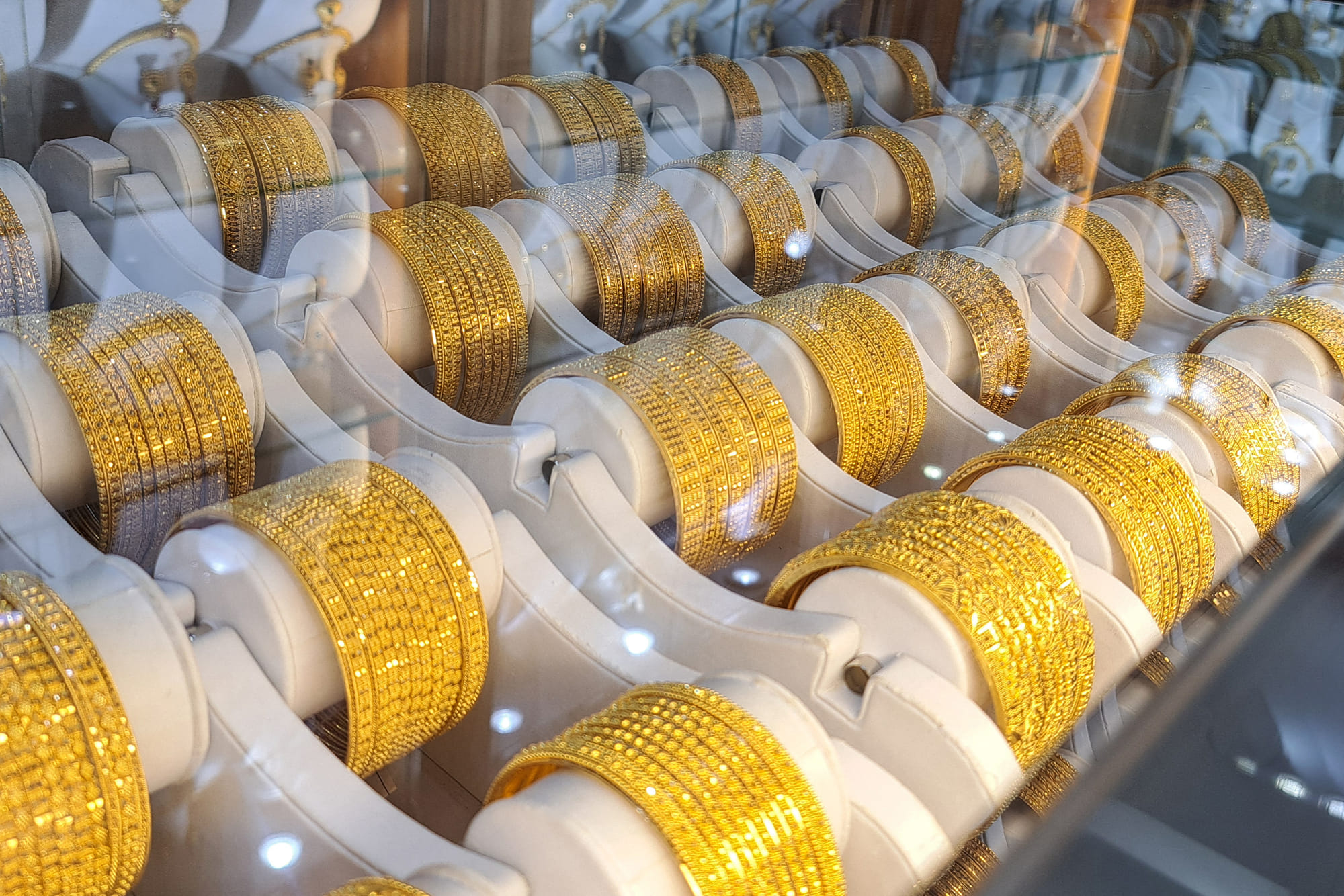 Gold surges back above Dh600, buyers rethink plans.