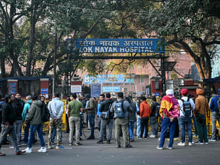 18 dead in India stampede to catch trains to Hindu mega-festival