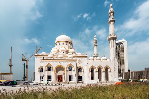With the ability to accommodate 1,397 men and 250 women, the mosque serves as a beacon of both spiritual devotion and architectural excellence, welcoming worshippers from all walks of life.