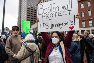 US terminates legal status for 500,000 immigrants