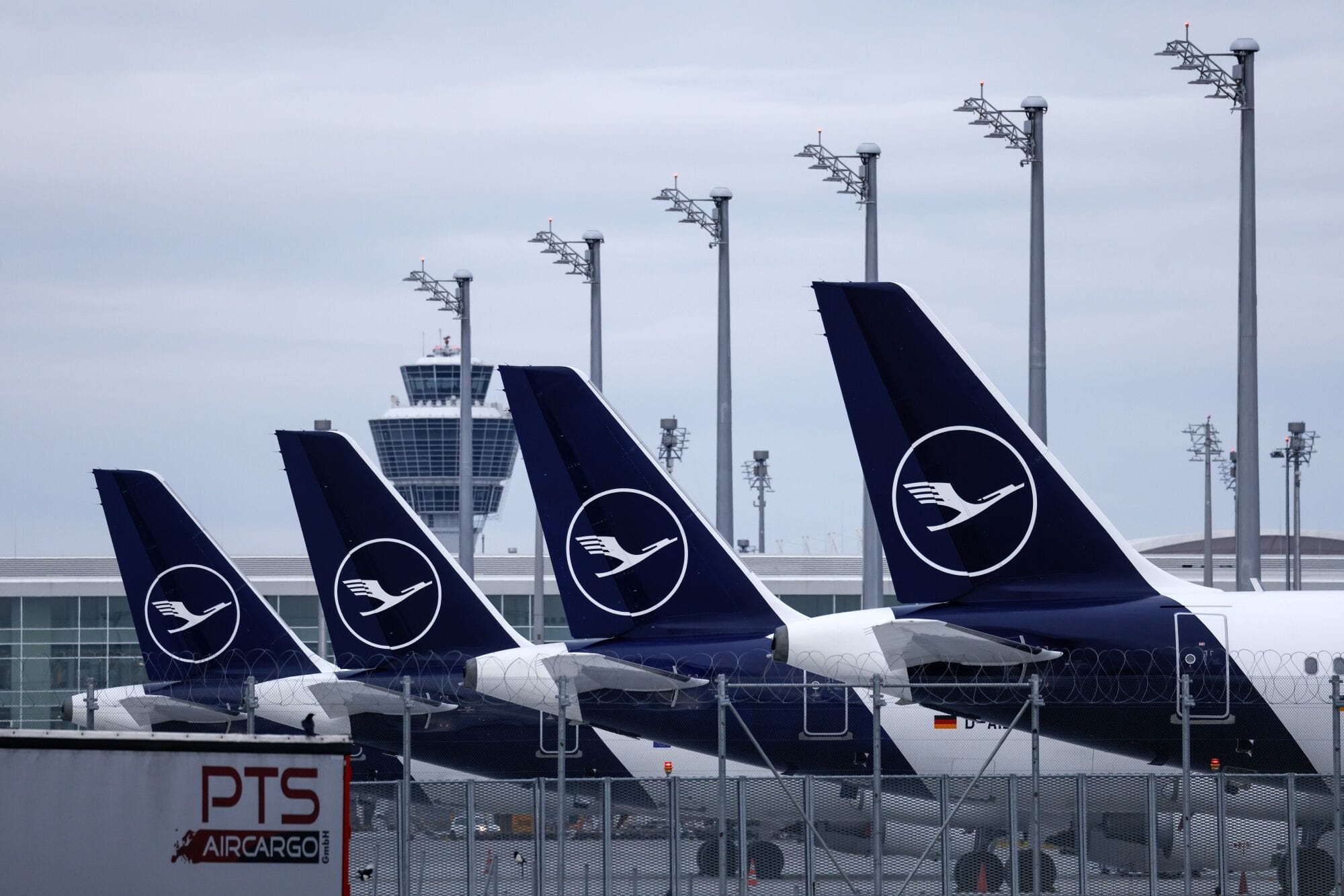 The carrier expects cost-cutting moves and strong demand to drive a sharp earnings rebound this year.