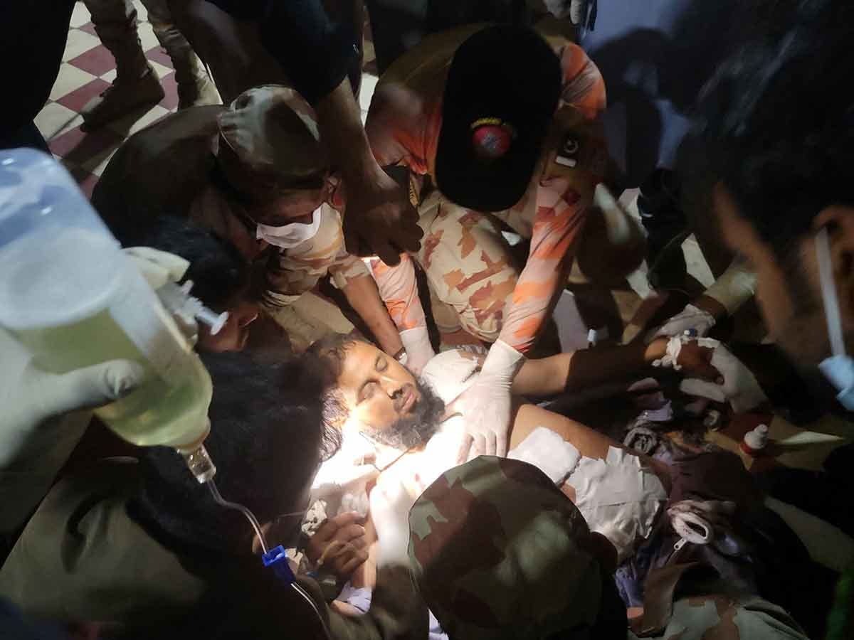 Paramedics treat an injured passenger at the Mach railway station, which has been turned into a makeshift hospital, after Pakistani security forces freed nearly 80 passengers following a security operation against armed militants who ambushed the train in the remote mountainous area, in Mach, southwestern Balochistan province on March 11, 2025. 