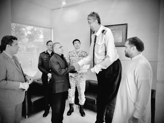 Pakistan: World’s tallest employee in aviation industry working with PIA, passes away