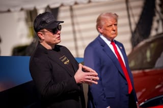 Musk asks Tesla employees to hang on to stock despite 40% drop