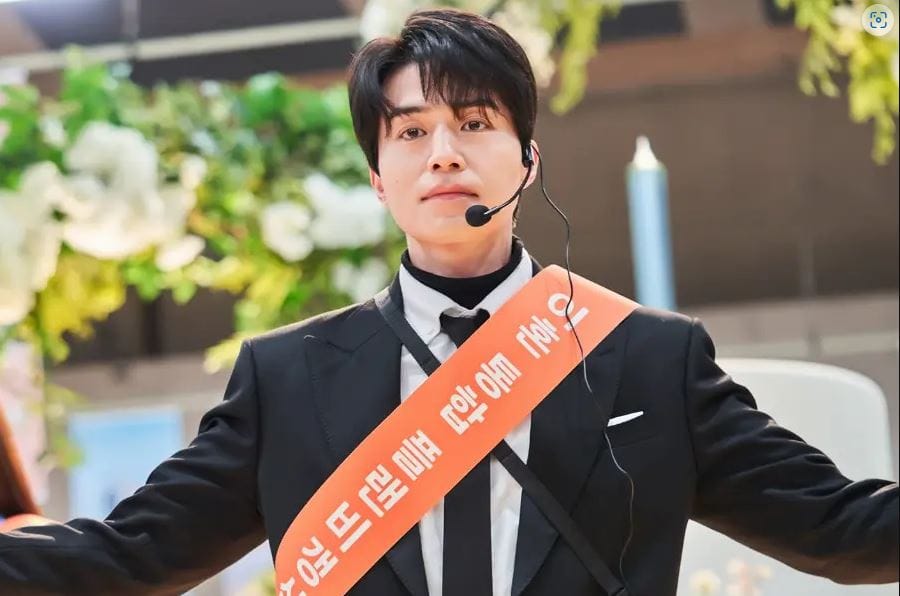 At a recent press conference, director Lee Won-suk revealed why he was set on casting Dong-wook for the role
