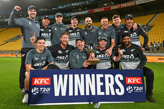 Seifert blitz as New Zealand crush Pakistan to win series 4-1