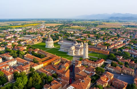 After a year-long hiatus, flydubai has announced the resumption of direct flights between Pisa and Dubai from April 1. 