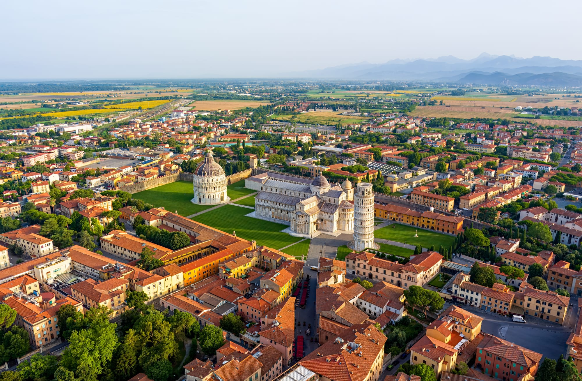 After a year-long hiatus, flydubai has announced the resumption of direct flights between Pisa and Dubai from April 1. 