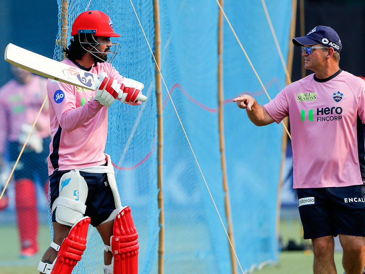 Delhi Capitals' assistant coach Matthew Mott in conversation with batsman KL Rahul. 