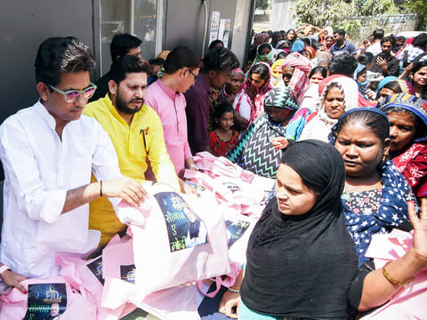 Bharatiya Janata Party (BJP) leaders distribute the 'Saugat-e-Modi' kits to poor Muslim families, at High Court Mazar, in Patna on Thursday, March 27, 2025. 