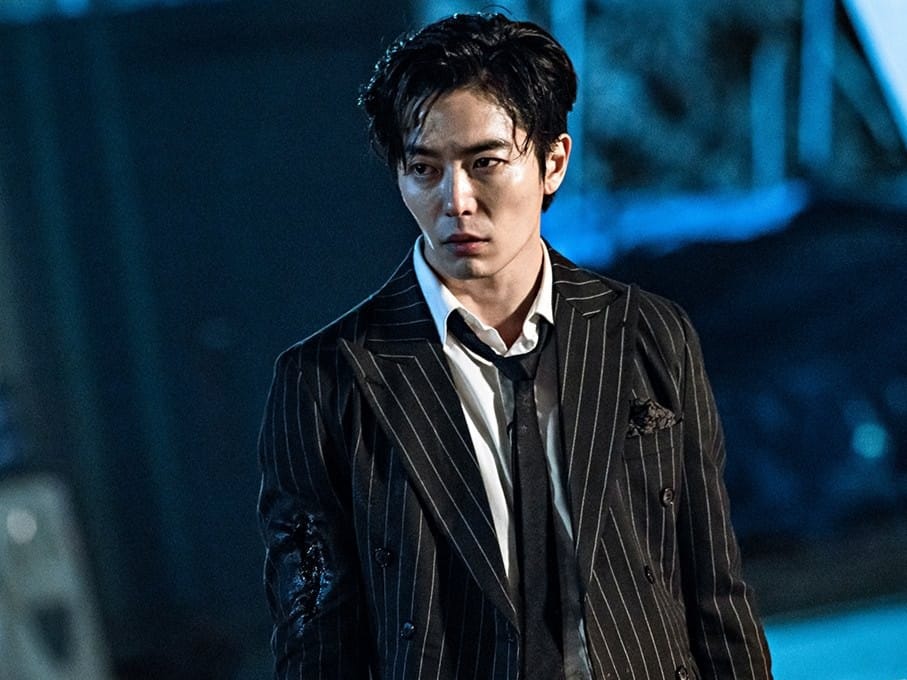 Kim Jae-wook played the role of a serial killer in the show, Voice.
