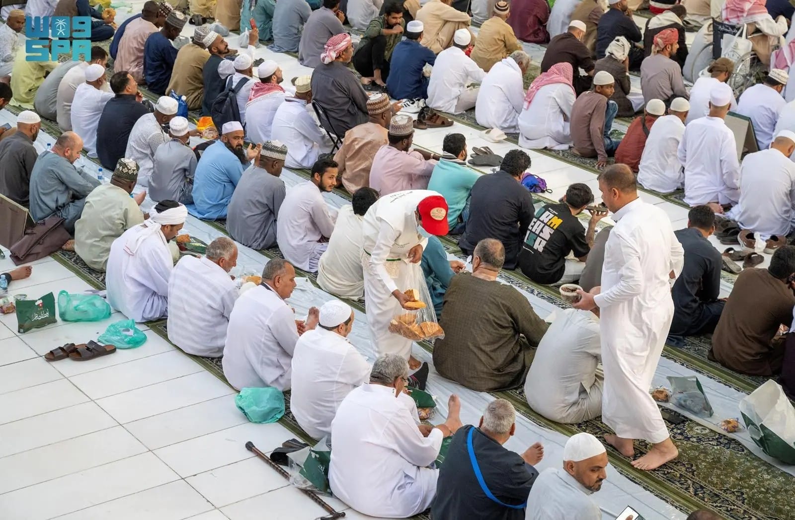 Prophet's Mosque Medina fast Ramadan