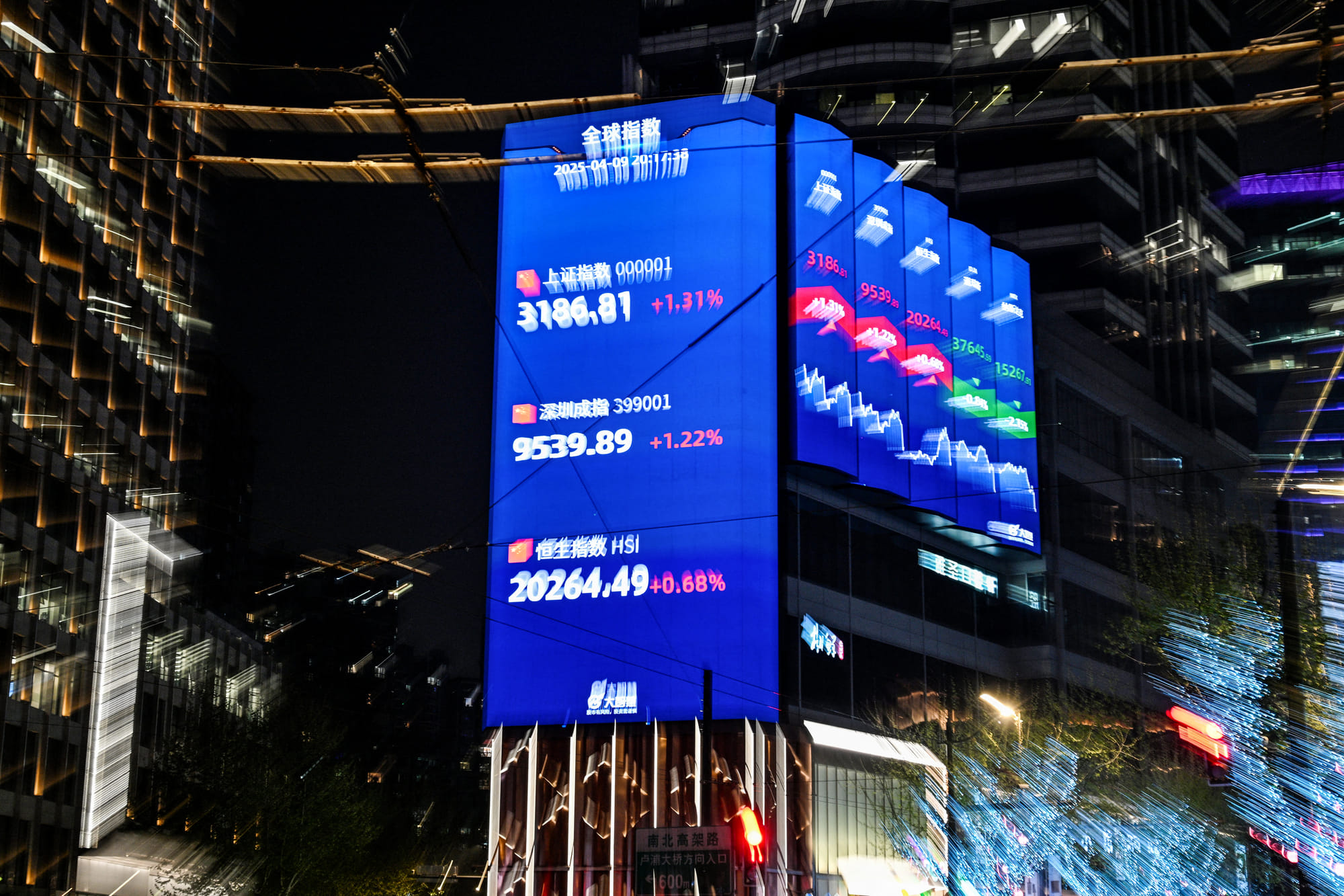 Global stock markets advanced on Tuesday to fresh record highs while oil prices eased as investors tracked developments surrounding crude-rich Venezuela as well as the outlook for the global economy.