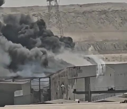 Sharjah Civil Defense swiftly contains industrial warehouse fire


