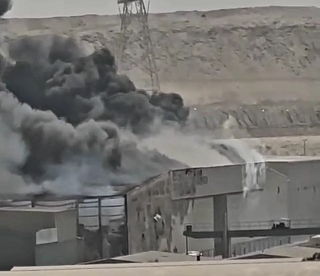 Sharjah Civil Defense swiftly contains industrial warehouse fire


