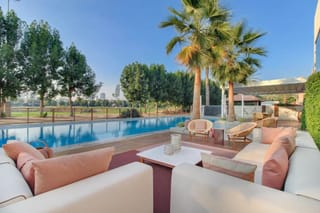 Dubai Dream: Video tour of the chic Lakes mansion with a classy Barbie spin