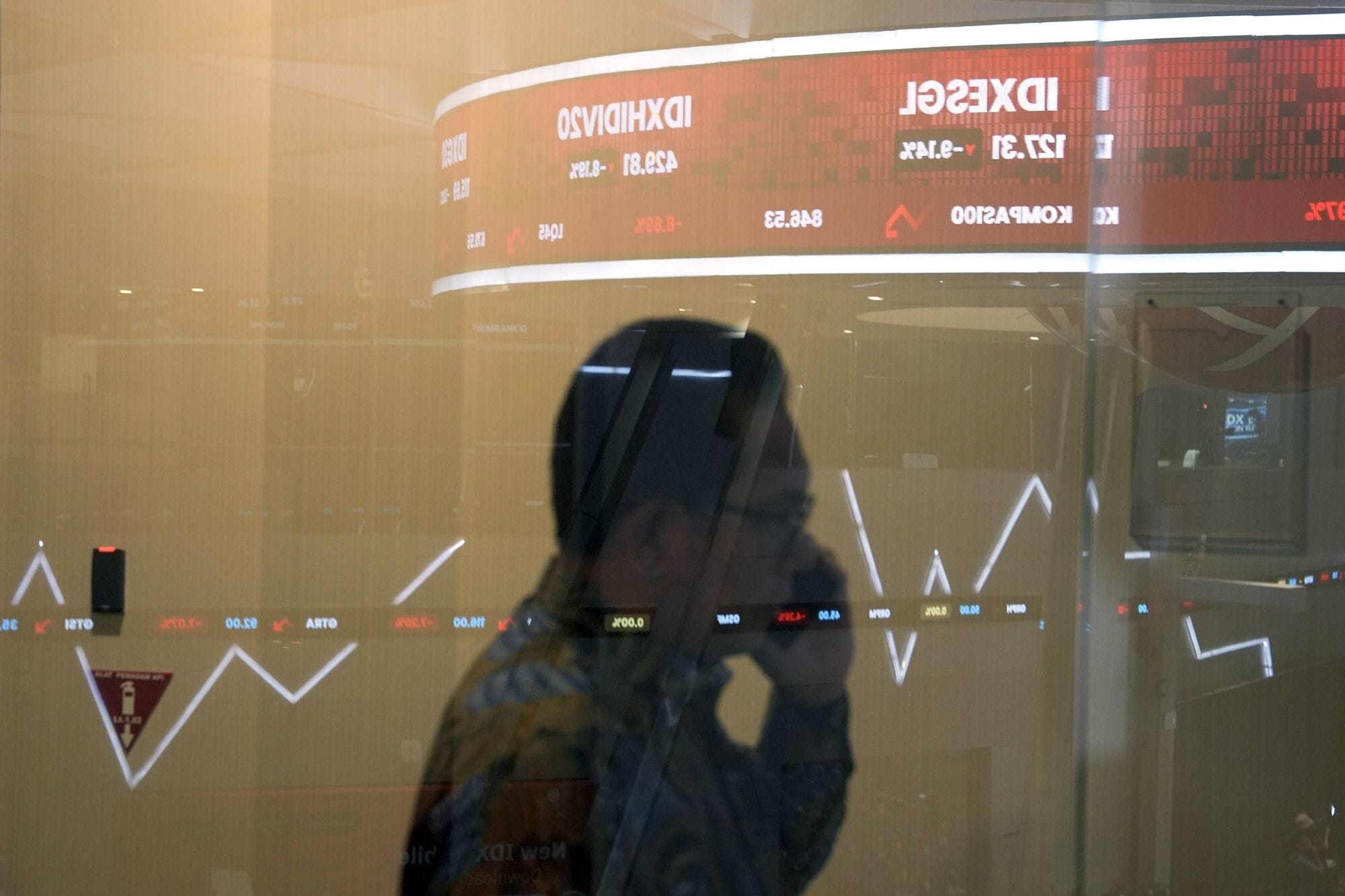 Indonesian markets plunge on tariff turmoil after weeklong break
