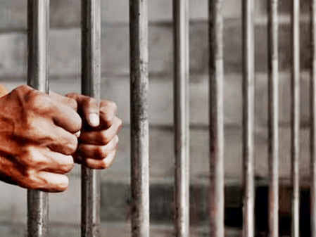 
Between May 8 and May 14, Saudi police apprehended14,987 violators, including 9,212 residency law offenders, 3,502 border security law violators, and 1,873 labour law breakers, across several regions