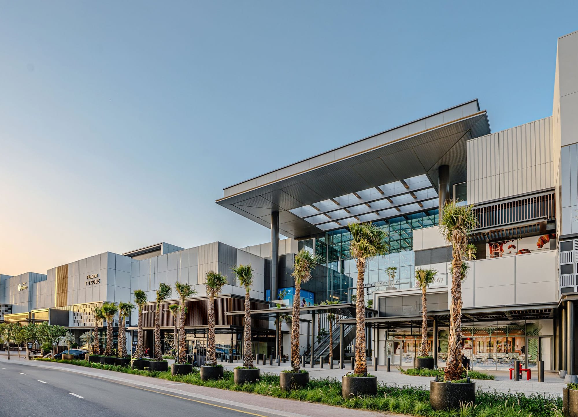 Dubai's latest shopping joint - The Nad Al Sheba Mall with over 100 00 outlets covering F&B, retail, entertainment, fitness and more.
