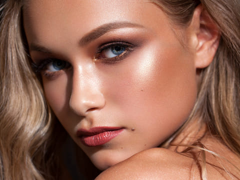 Metallic makeup looks that make you glow
