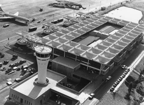 Dubai International Airport in 1981